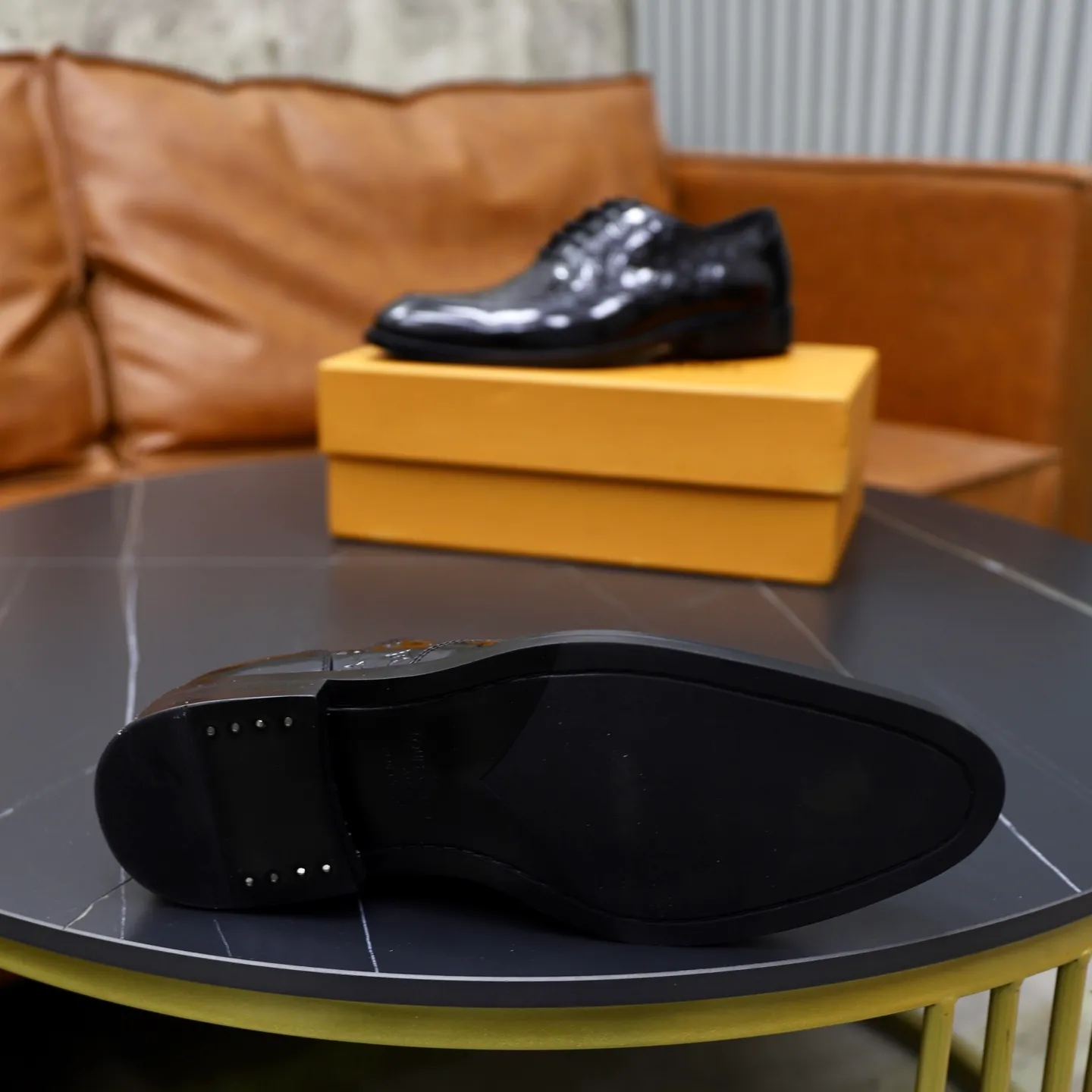 Men's shoes: 280🙅‍♂️🙅‍♂️🙅‍♂️Niuli Brand: LV Louis Vuitton Size: 39-44 (38, 45, 46 can be customized) Level: Counter classic Material: Original soft cowhide upper Comfortable cowhide lining Original lightweight outsole Style category: Formal business casual driving leather shoes Color: Color of the actual picture